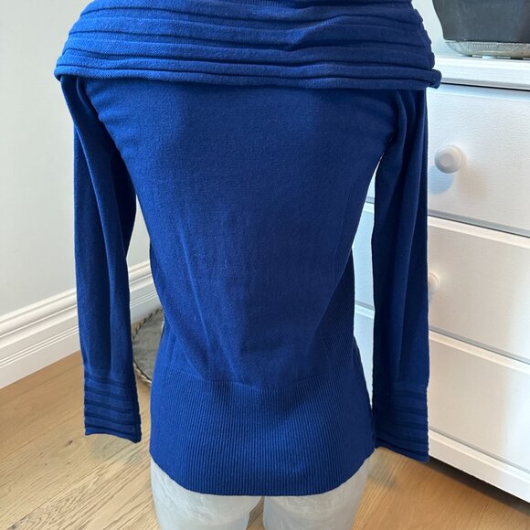Pretty Blue Sweater - Medium - Picture 2 of 4